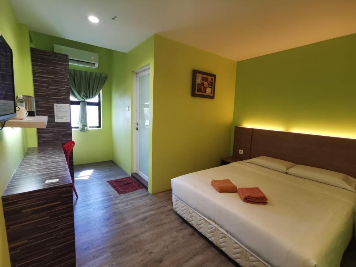 Walk Inn Miri Exterior foto