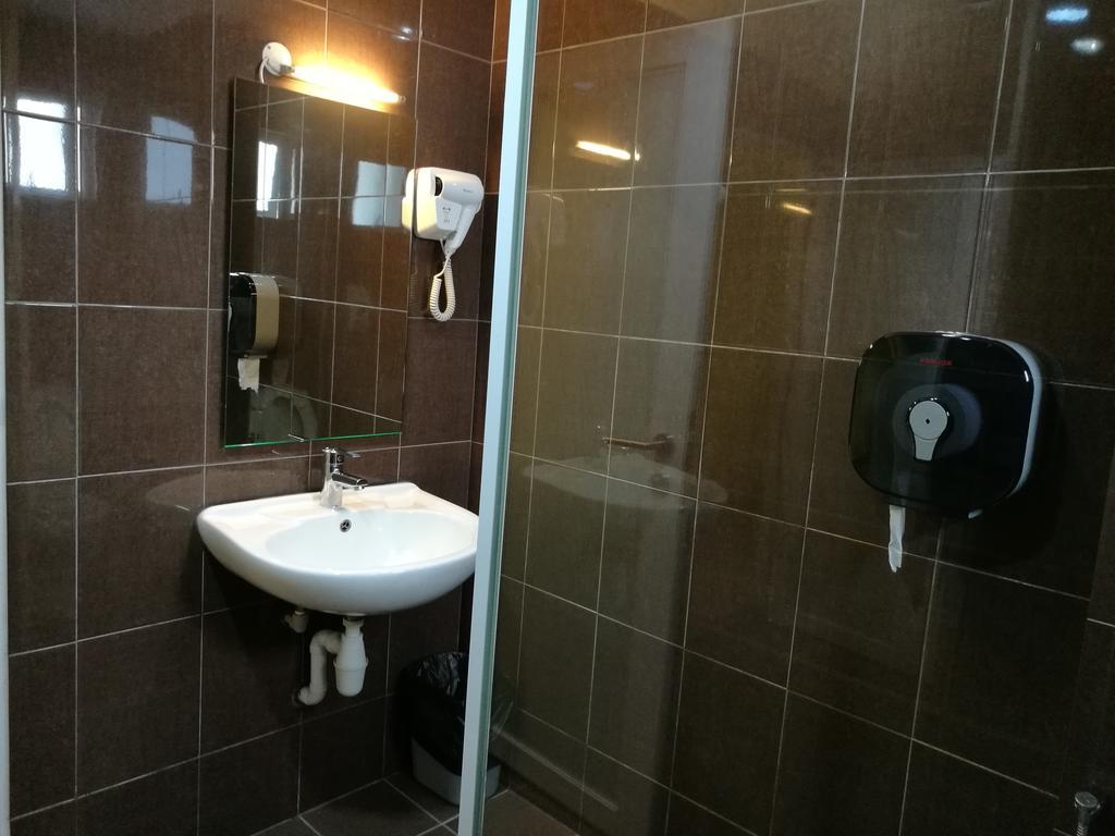 Walk Inn Miri Exterior foto