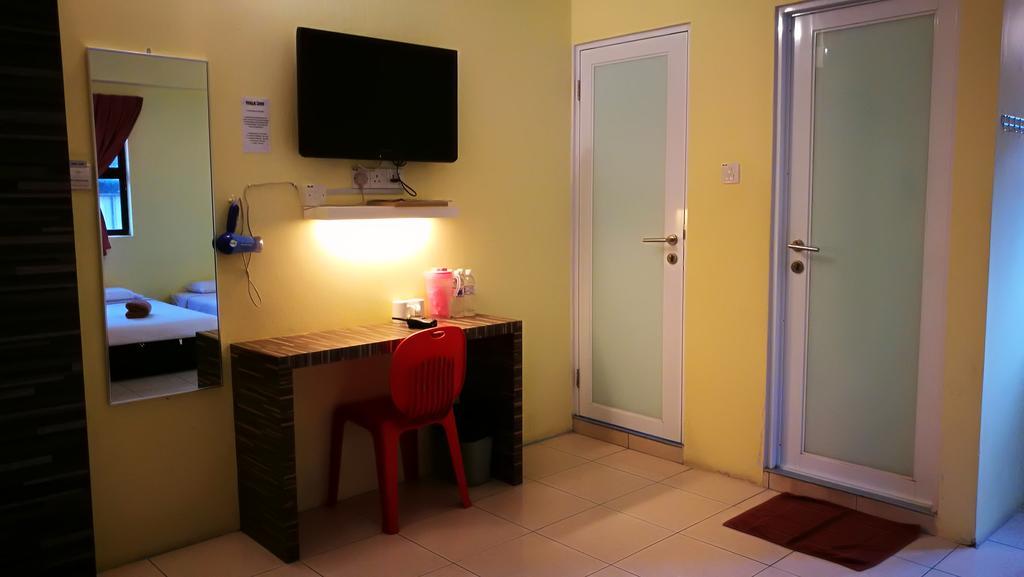 Walk Inn Miri Exterior foto