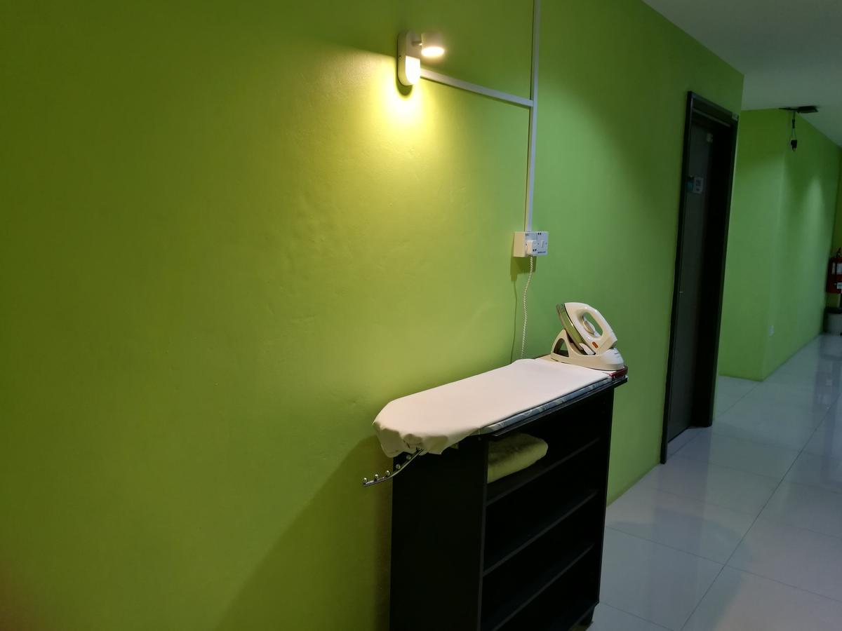 Walk Inn Miri Exterior foto